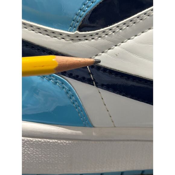 Nike Air Jordan 1 Retro High OG Blue Chill Sneaker Patent Leather 8.5 Womens - Picture 7 of 9